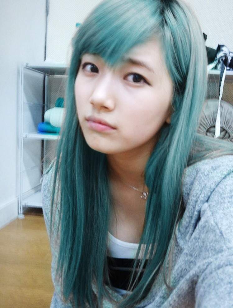 hair Korean girl with blue