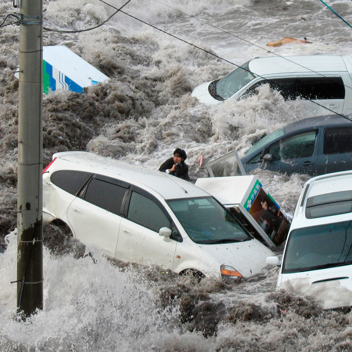 tsunami An in and japan earthquake