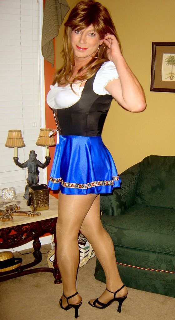 maid Curvy sissy asian