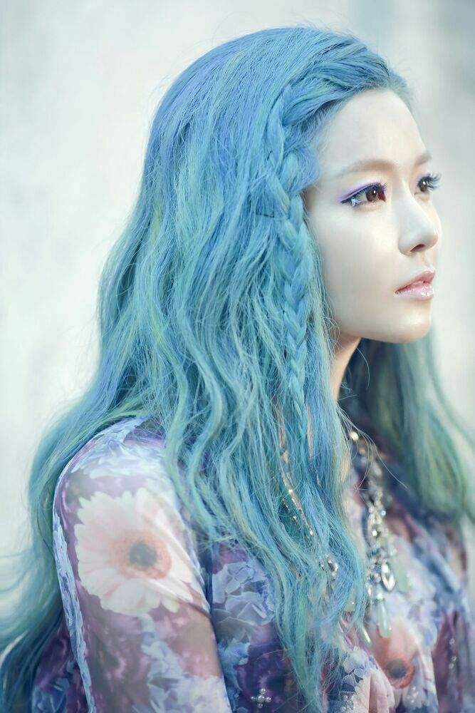 hair Korean girl with blue